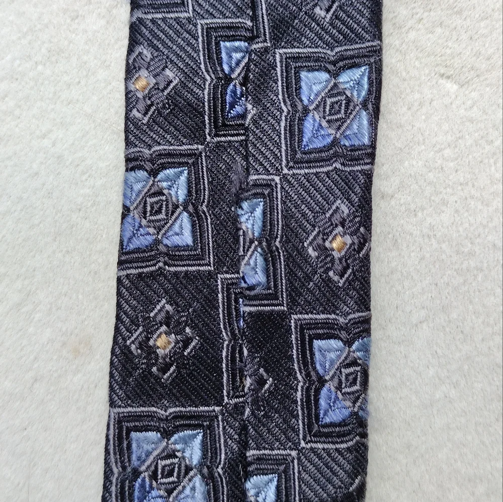 Silk Jos. A Bank Blue and Grey Square Geometric Pattern Tie EUC